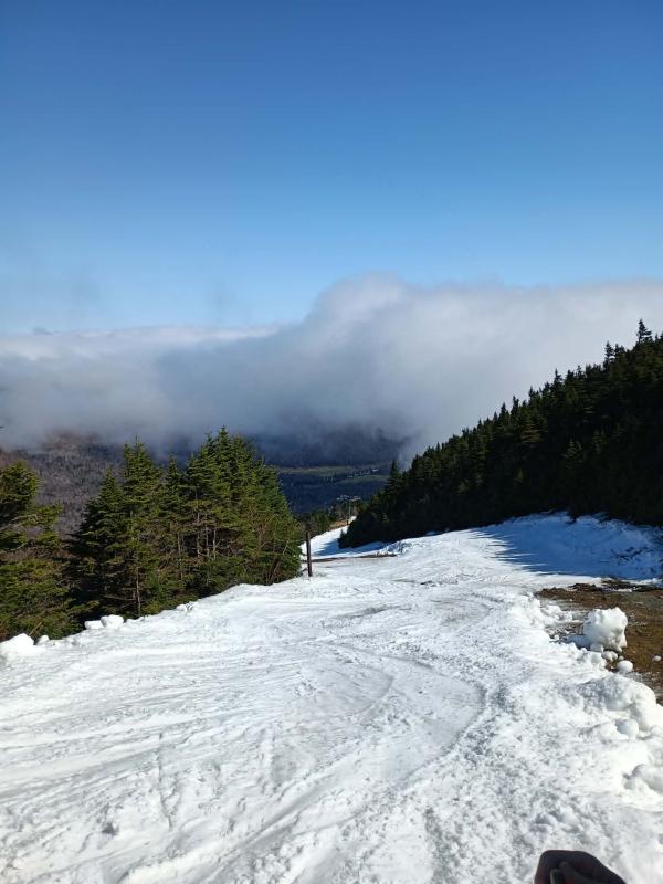 Jay Peak - Nous profitons de chaque virage sous ce ciel bleu éclatant. Jay Peak - Nous profitons de chaque virage sous ce ciel bleu éclatant.