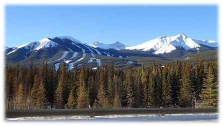 CONDITIONS DE SKI - NAKISKA - ALBERTA - BLACK AND BLUE CONDITIONS DE SKI - NAKISKA - ALBERTA - BLACK AND BLUE
